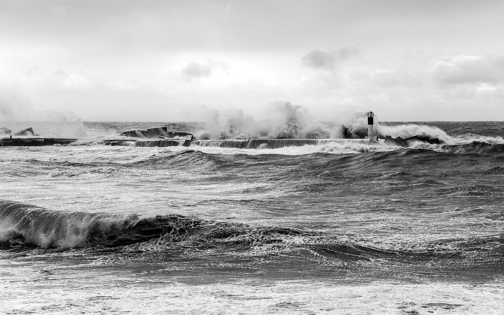 Breaking ocean waves